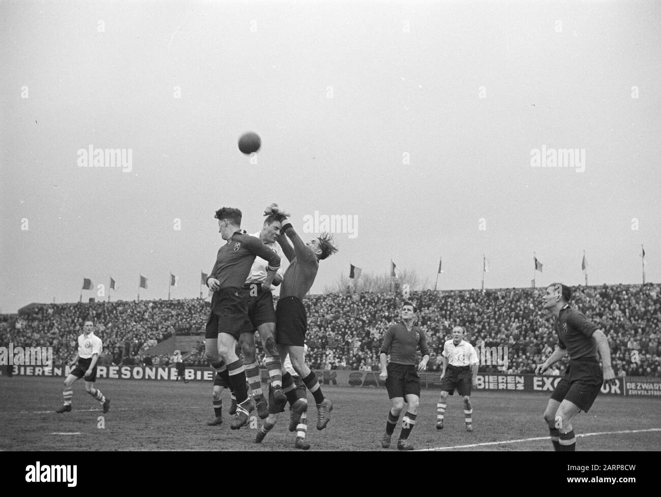 Red Devils contro gli Swallows 1-1. Partita contro l'equivalente belga De Rode Devils Data: 10 febbraio 1948 luogo: Gand Parole Chiave: Calcio Nome dell'istituzione: Red Devils Foto Stock