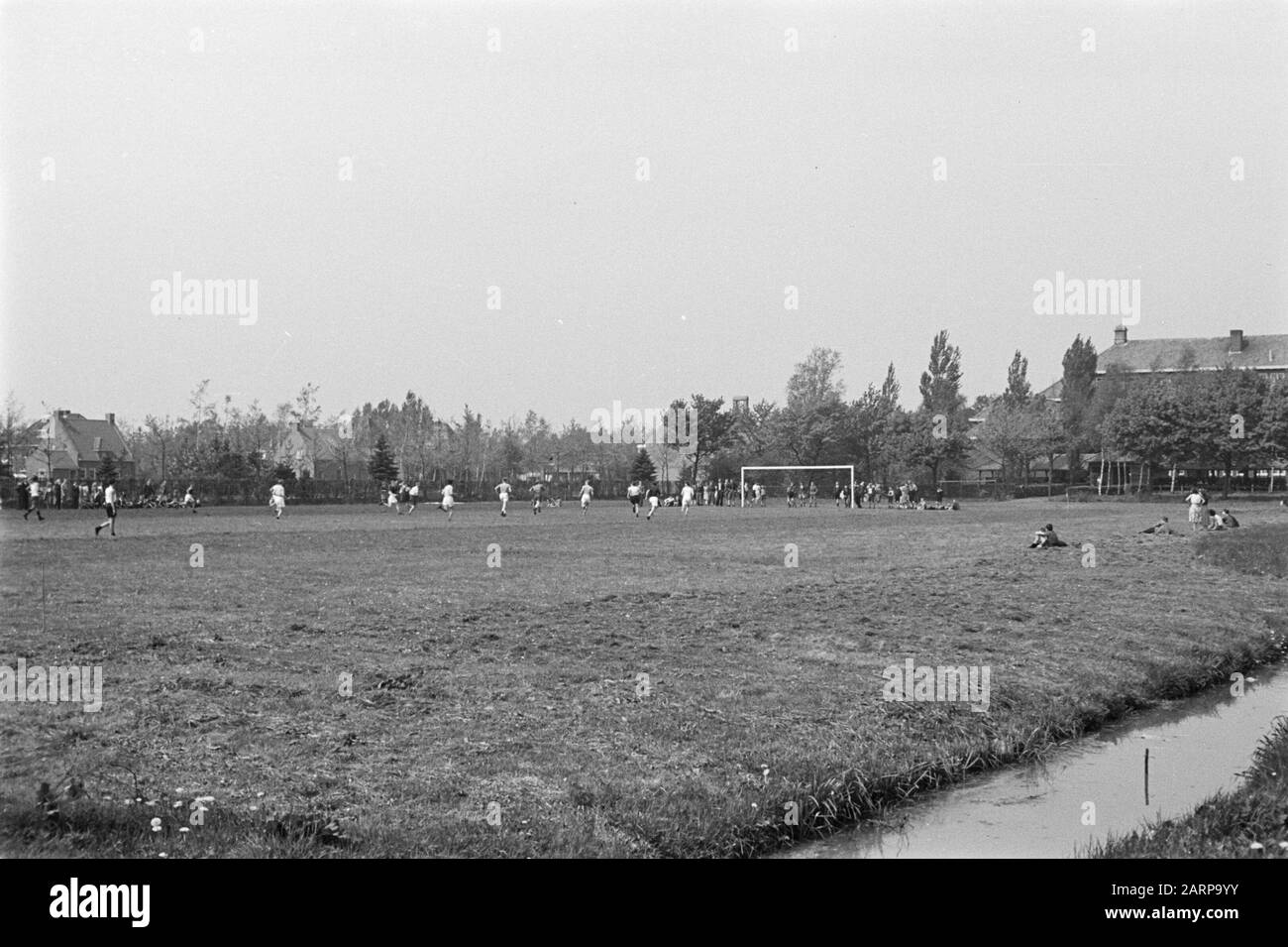 Campi sportivi, Groningen Data: Maggio 1949 luogo: Groningen, Stadskanaal Parole Chiave: Campi sportivi Foto Stock