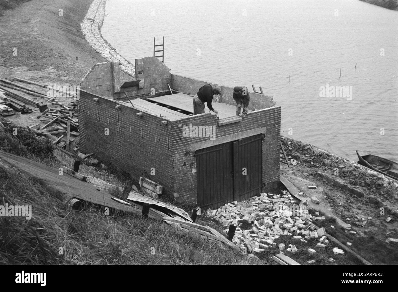 Appezzamenti, alterazioni, magazzini polder, lavoratori, i quattro banner Data: Ottobre 1951 Parole Chiave: Lavoratori, magazzini polder, assegnazioni, ristrutturazioni Nome personale: I quattro banner Foto Stock