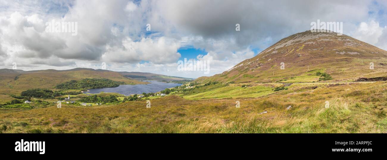 Panorama su Dunlewy Lough e Mount Errigal, Dunlewy, County Donegal, Irlanda Foto Stock