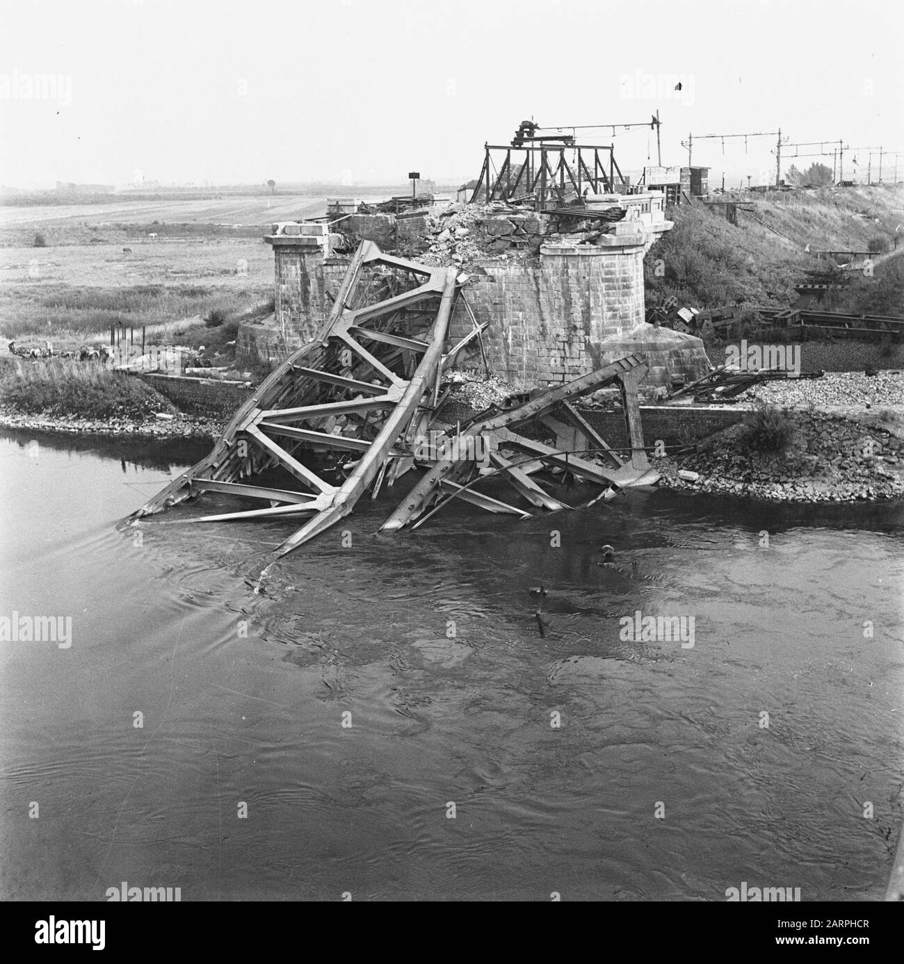 Devastazioni: Ponte ferroviario Tratteggiato Zaltbommel. Date: 1945 Location: Gelderland, Zaltbommel Keywords: World War Ii, Destruction Foto Stock