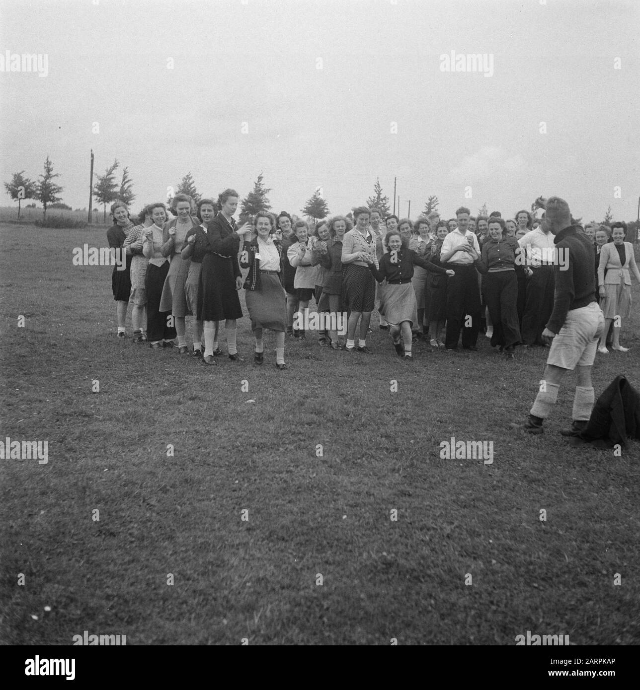 Camp Reformed Youth thread Appelscha Data: 13 luglio 1948 luogo: Appelscha Parole Chiave: Youth WIRE, CAMP Foto Stock Camp Reformed Youth thread Appelscha Data: 13 luglio 1948 luogo: Appelscha Parole Chiave: Youth WIRE, CAMP Foto Stock