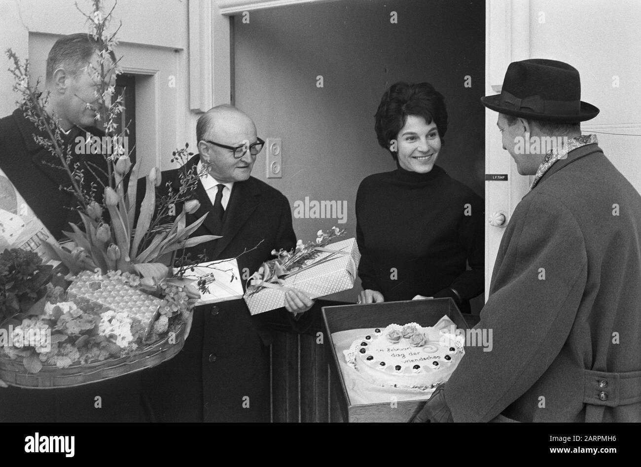 San Valentino il Comitato Valentine Olanda visitare Mies Bouwman Data: 14 febbraio 1963 Parole Chiave: Visite Nome personale: Bouwman, Mies Foto Stock