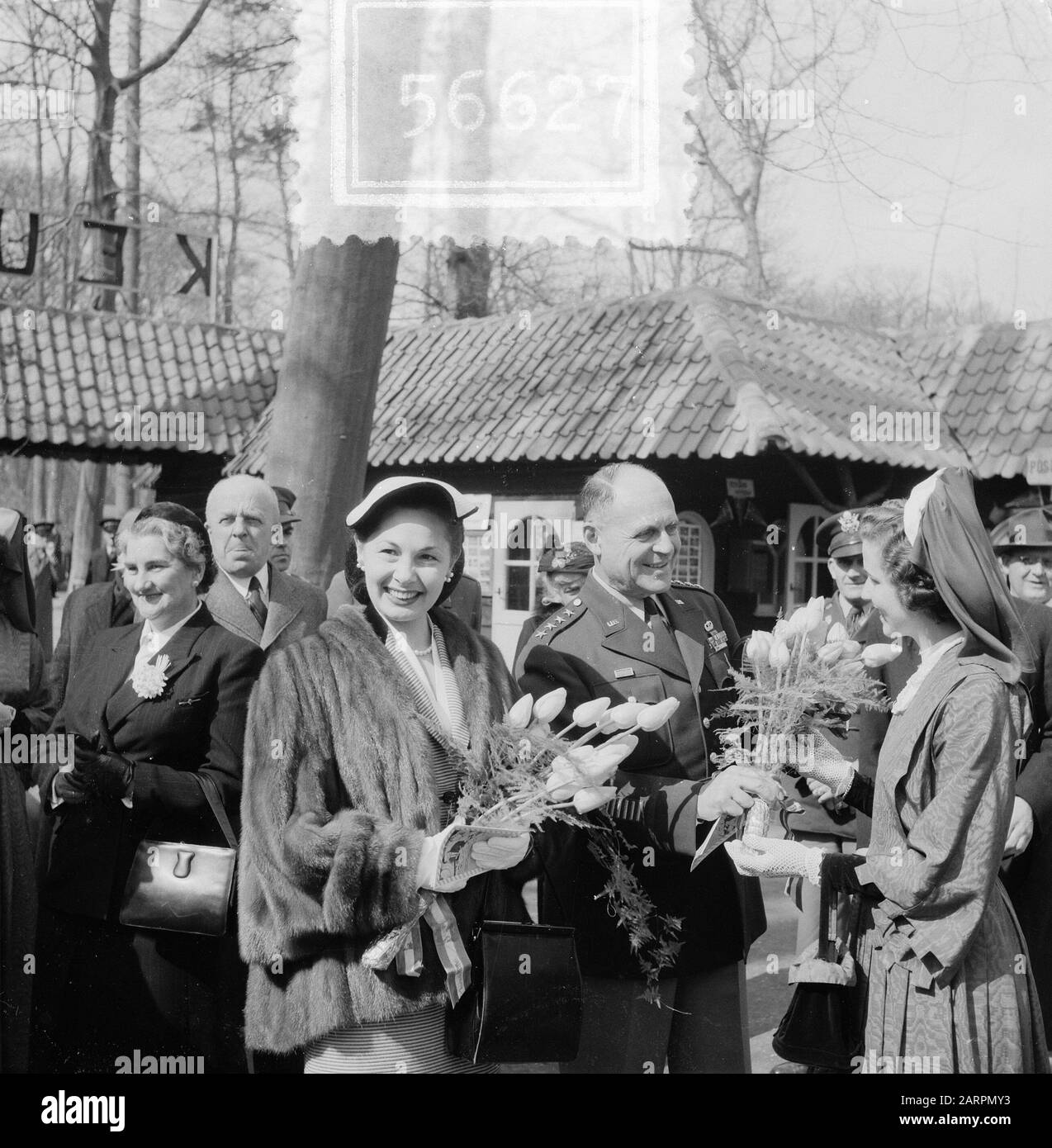 General Ridgway Visits Keukenhof Date: 14 April 1953 Location: Lisse Nome Della Persona: General Ridgway Nome Dell'Istituzione: Keukenhof Foto Stock