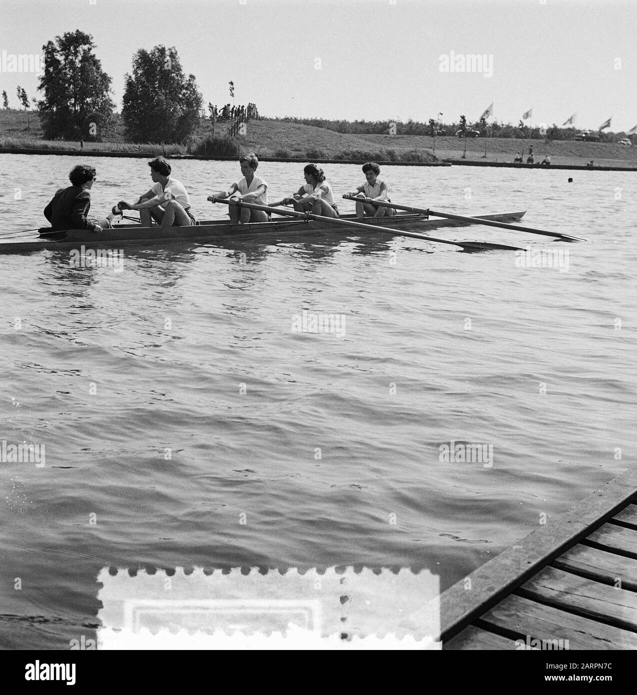 Gare di canottaggio al Bosbaan di Amsterdam. Donna Oude Four Nereus Data: 5 Luglio 1953 Località: Amsterdam, Amsterdam, Bos, Bosbaan, Noord-Holland Parole Chiave: Canottaggio Concorsi Foto Stock