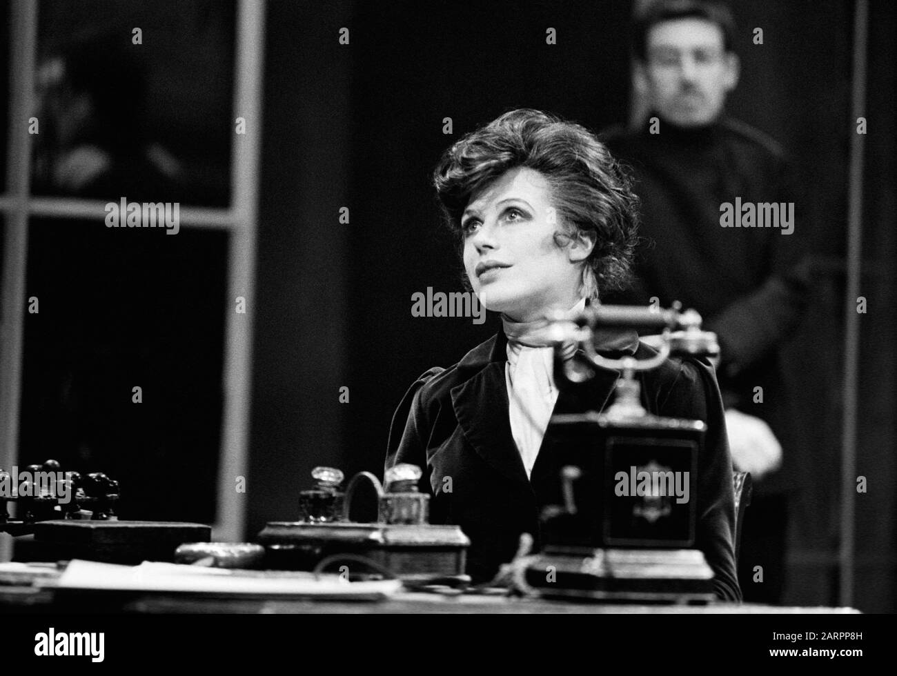 Marianne Faithfull (contessa Sophia Delyanoff) in UN PATRIOT PER ME di John Osborne diretto da Stephen Hollis al Palace Theatre di Watford, Inghilterra nel 1973 Marianne Faithfull, cantante inglese, cantautore e attrice, nato il 29 dicembre 1946 a Hampstead, London.BW-277-9a Foto Stock