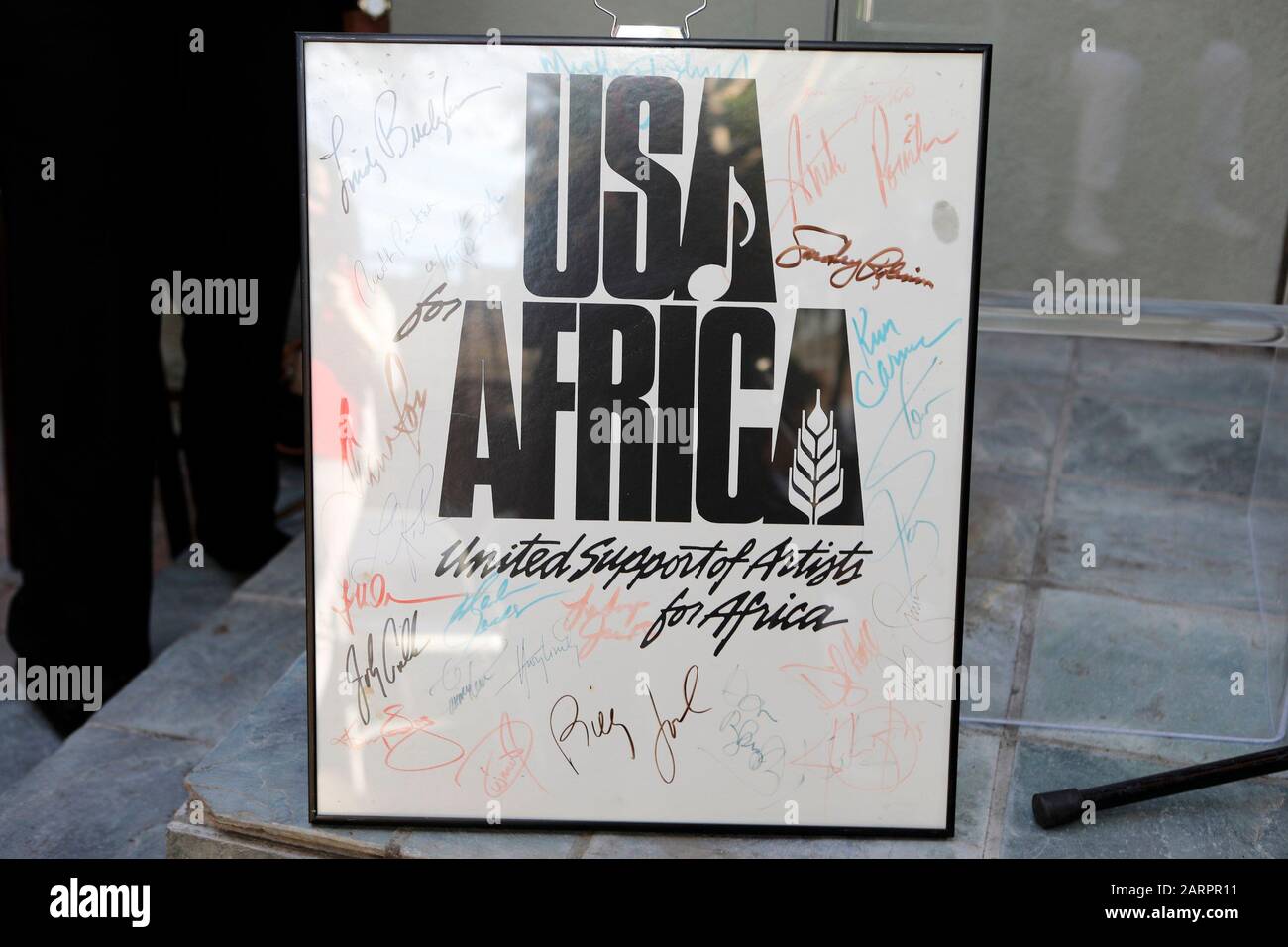 Los Angeles, Stati Uniti. 28th Gen 2020. Firmato copertina, atmosfera in partecipazione per il 35th anniversario di 'We Are The World', The Henson Recording Studios, Los Angeles, CA 28 gennaio 2020. Credito: Priscilla Grant/Everett Collection/Alamy Live News Foto Stock