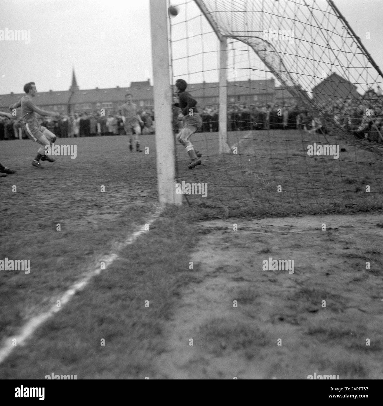 K.F.C.-R.F.C. Data: 3 aprile 1948 Parole Chiave: Obiettivi, gokepers, sport, calcio Foto Stock