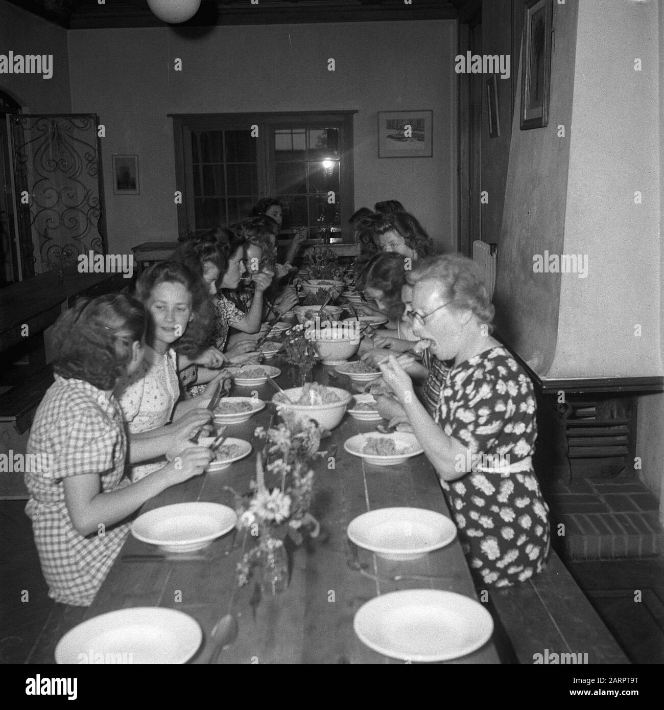 Volkshogeschool Bergen Ladies Date: June 21, 1948 Location: Mons Keywords: Volkshochol Foto Stock