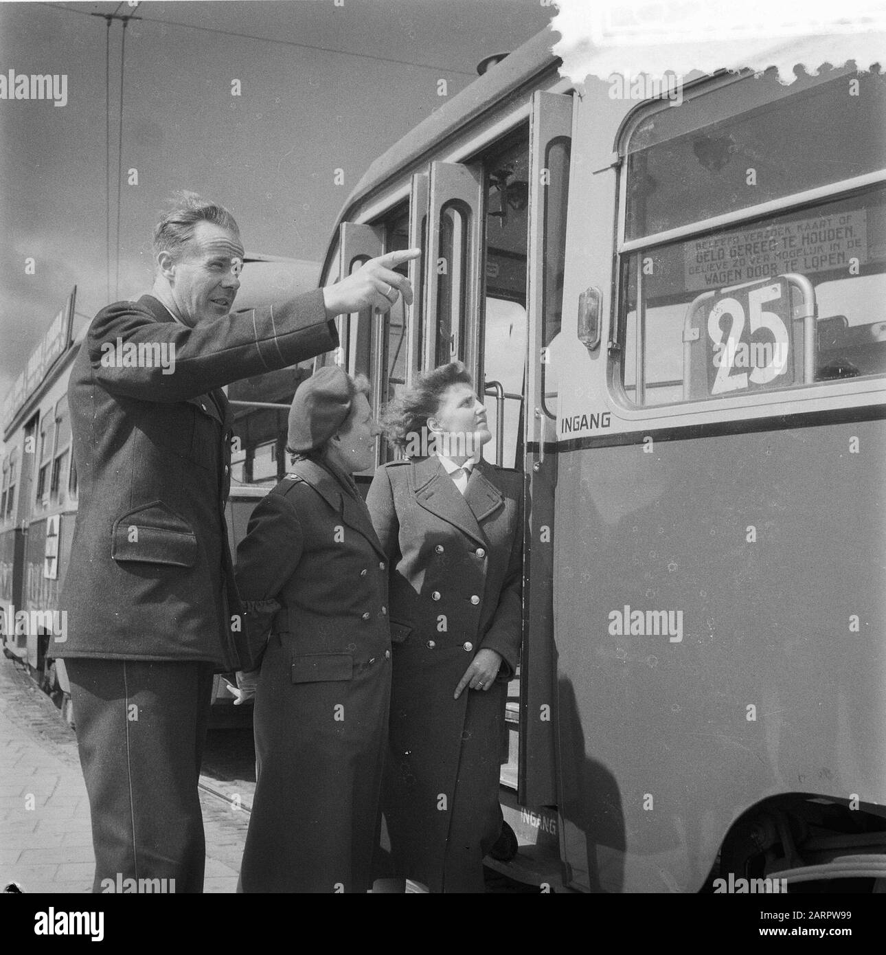Indicatori di direzione in linea 25 Data: 7 maggio 1957 Parole Chiave: Collegamenti Foto Stock