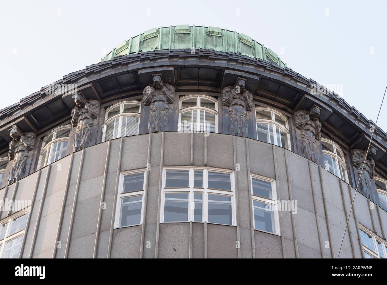 Vienna, Austria - 10 giugno 2019; Facciata dello Zacherlhaus un edificio nel centro di Vienna, realizzato da Josef Plecnik dalla scuola otto Wagner Foto Stock