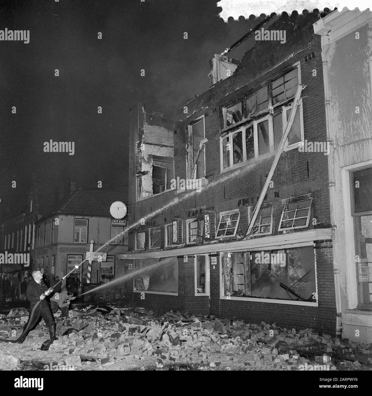 Hattem. Brand Hotel Schuurman Data: 11 Settembre 1957 Luogo: Hattem Parole Chiave: Brand Foto Stock