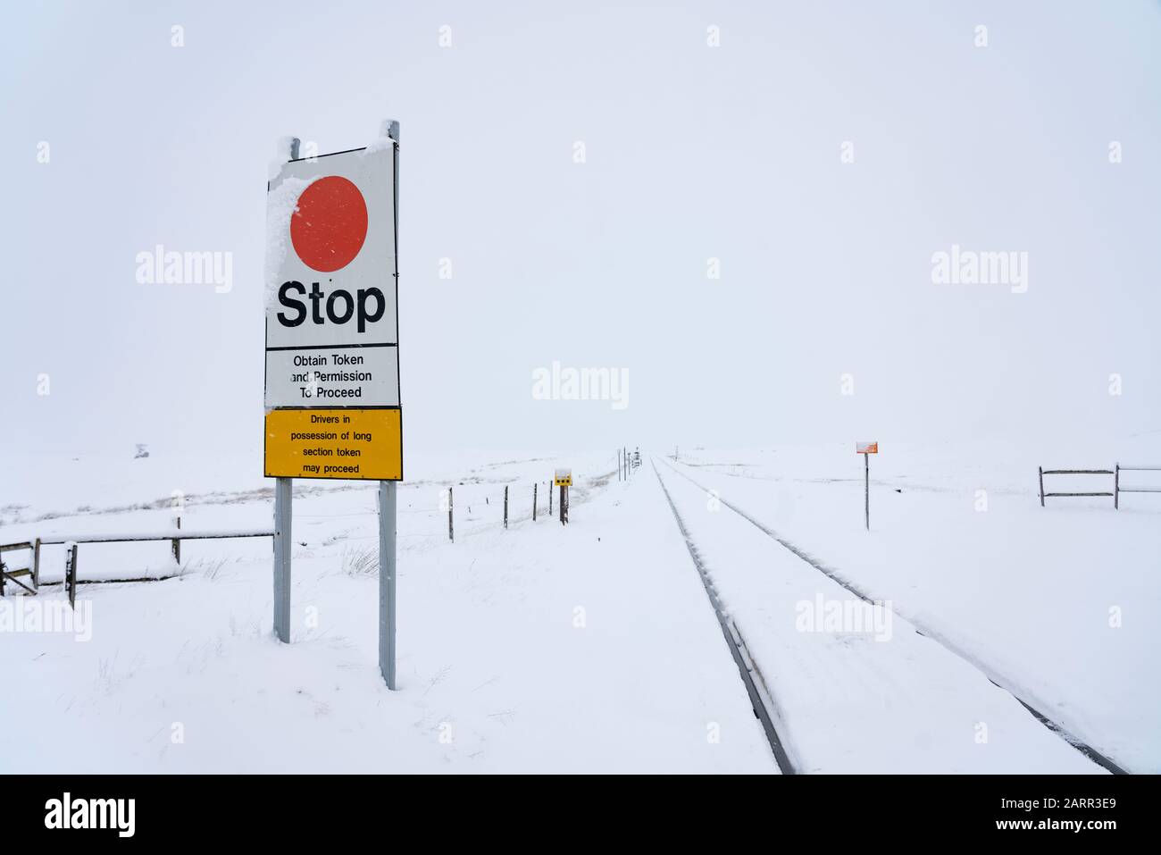 Stazione Corrour in neve. È la stazione più alta in Gran Bretagna a 1338 piedi sopra il livello del mare. Foto Stock