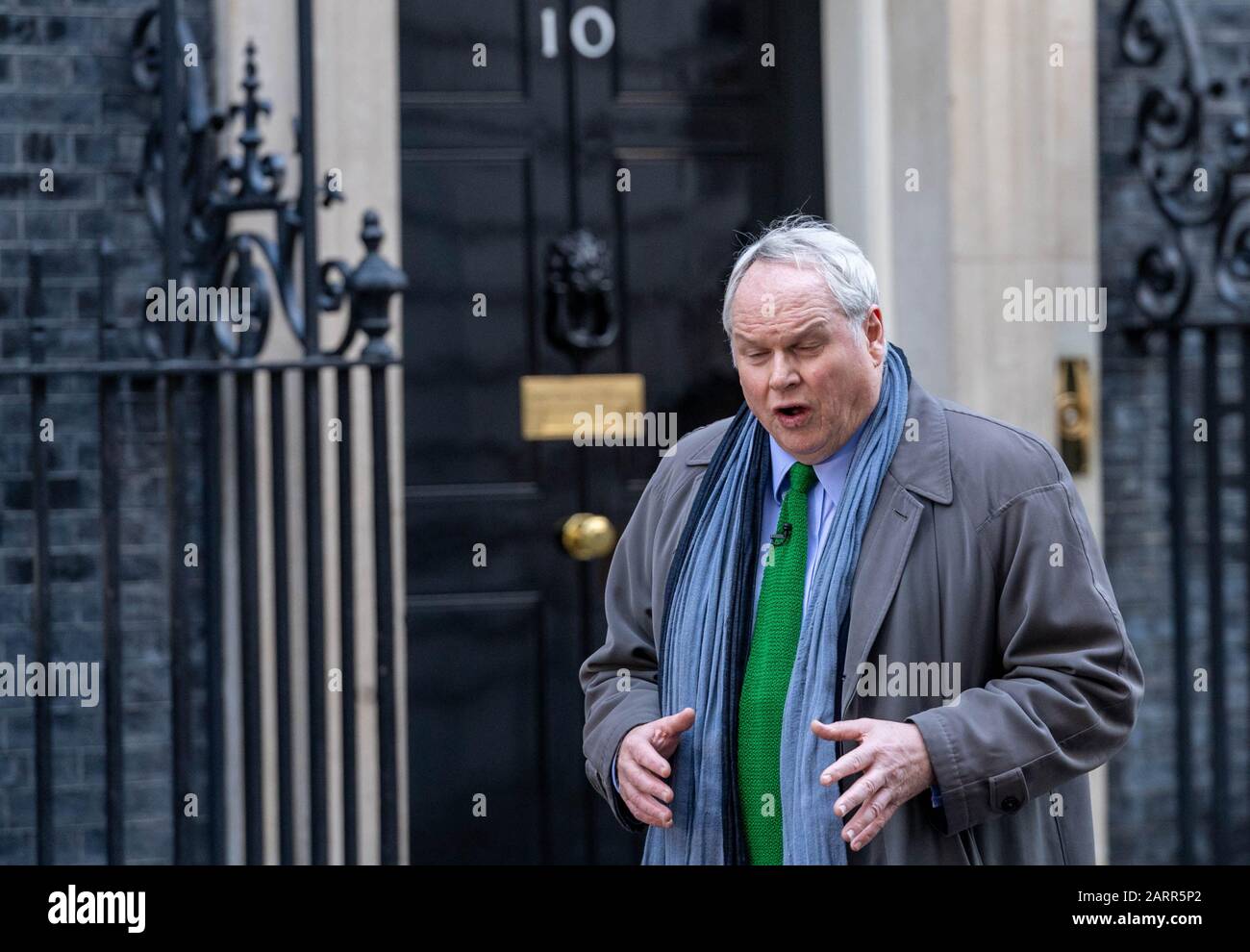 Londra, Regno Unito. 29th Gen 2020. Adam Boulton, redattore Di Sky Television che ha girato un programma sulla Brexit al di fuori di 10 Downing Street, Londra Credit: Ian Davidson/Alamy Live News Foto Stock