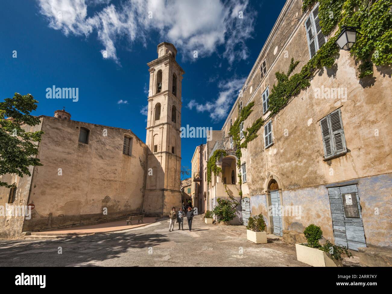 Campanile alla Chiesa di Saint-Augustin, città collinare di Montemaggiore, comune di Montegrosso, massiccio del Monte Grosso, regione Balagne, alta Corsica, Corsica Francia Foto Stock