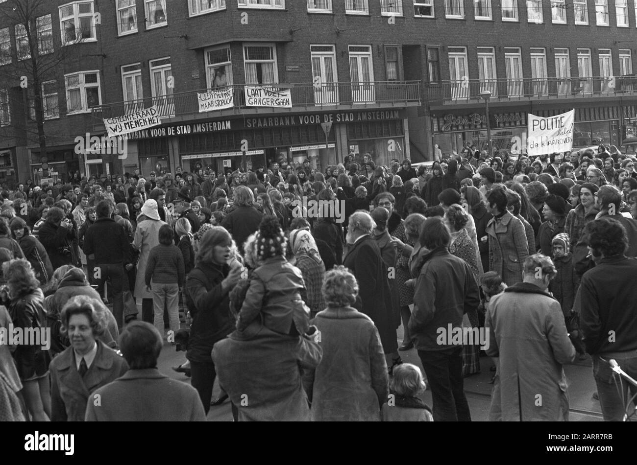 Rhine-streat-residents Occupy Intersection Date: March 16, 1973 Location: Amsterdam, Noord-Holland Keywords: Occupazione Foto Stock