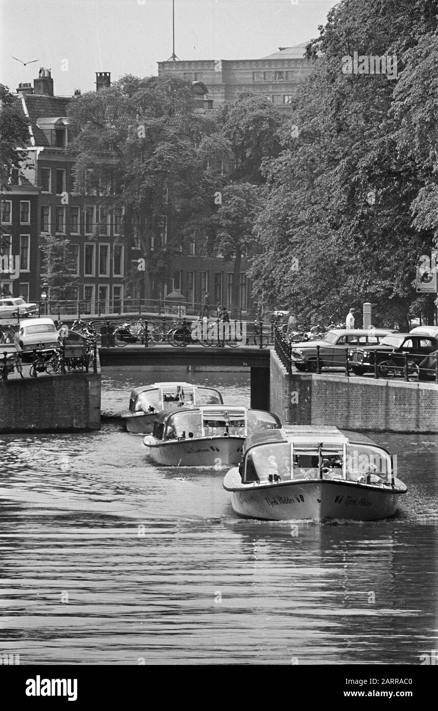 Barche del canale Data: 27 maggio 1964 Località: Amsterdam, Noord-Holland Parole Chiave: Barche da crociera Foto Stock