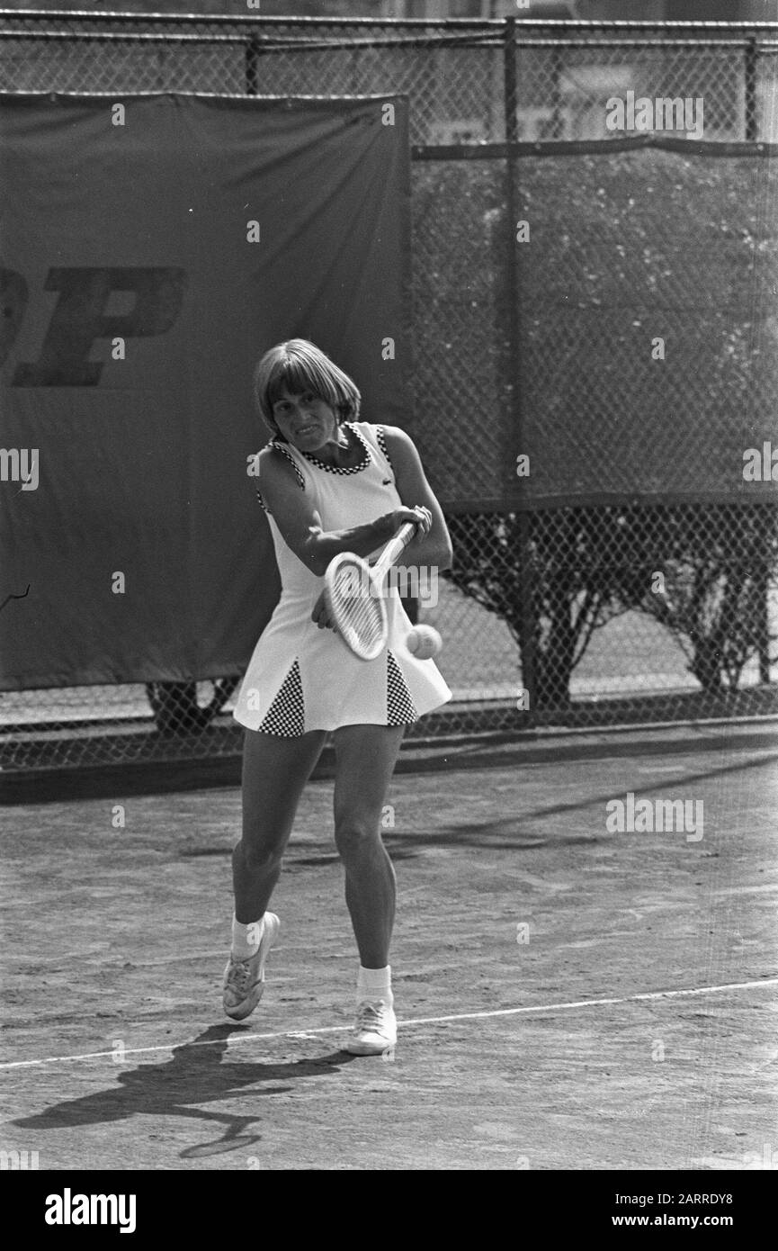 Campionati nazionali di tennis ai Mets Tennis Courts 1975 Forbici in azione Data: 12 agosto 1975 luogo: Scheveningen, South-Holland Parole Chiave: Tennis, tornei Nome personale: Forbici, Marijke Foto Stock