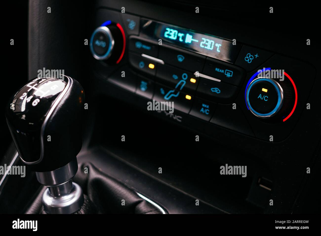 Aria condizionata e climatizzatore su un modello Ford Focus 2015 Foto Stock