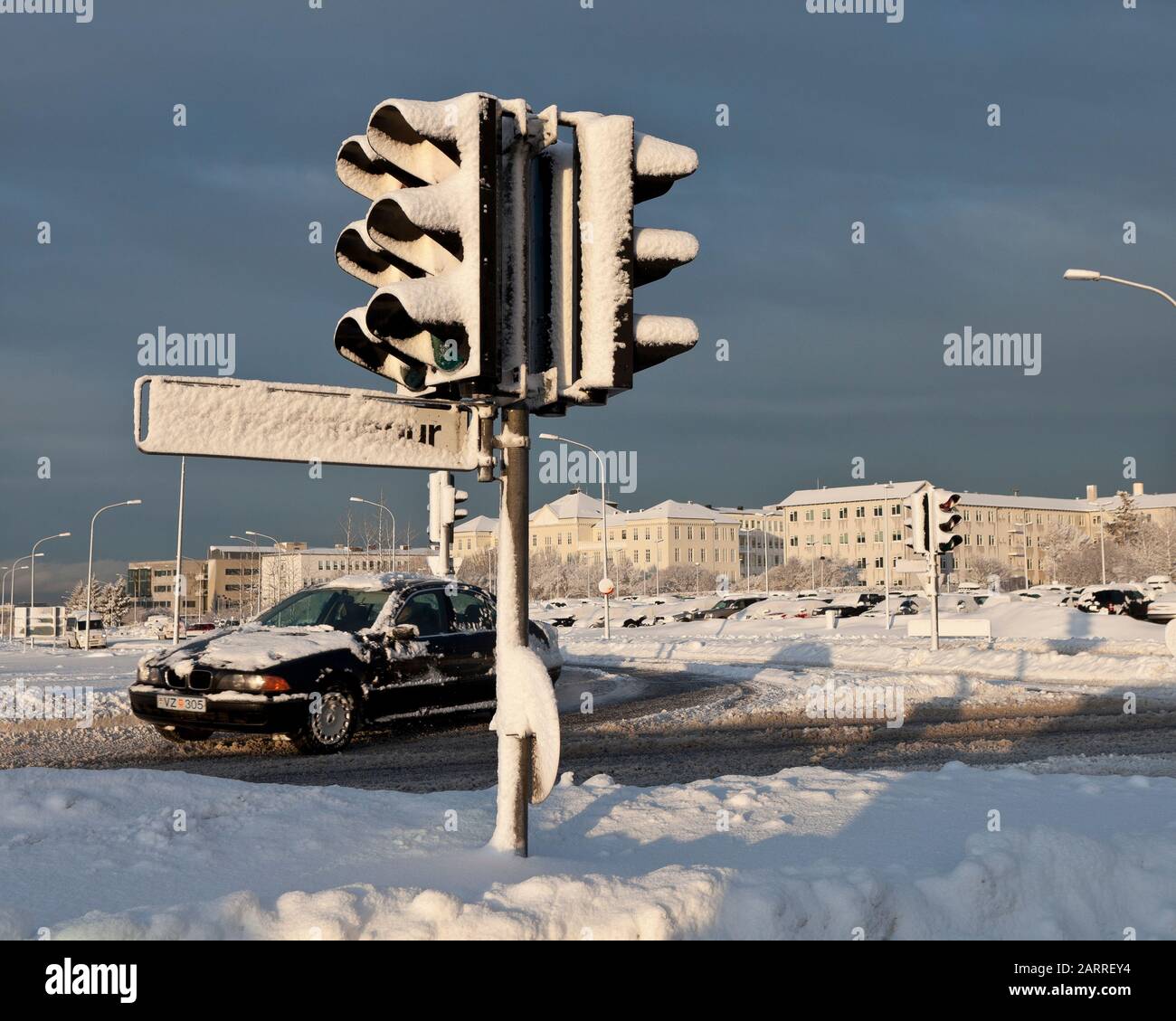 Semafori coperti di neve, Reykjavik, Islanda Foto Stock
