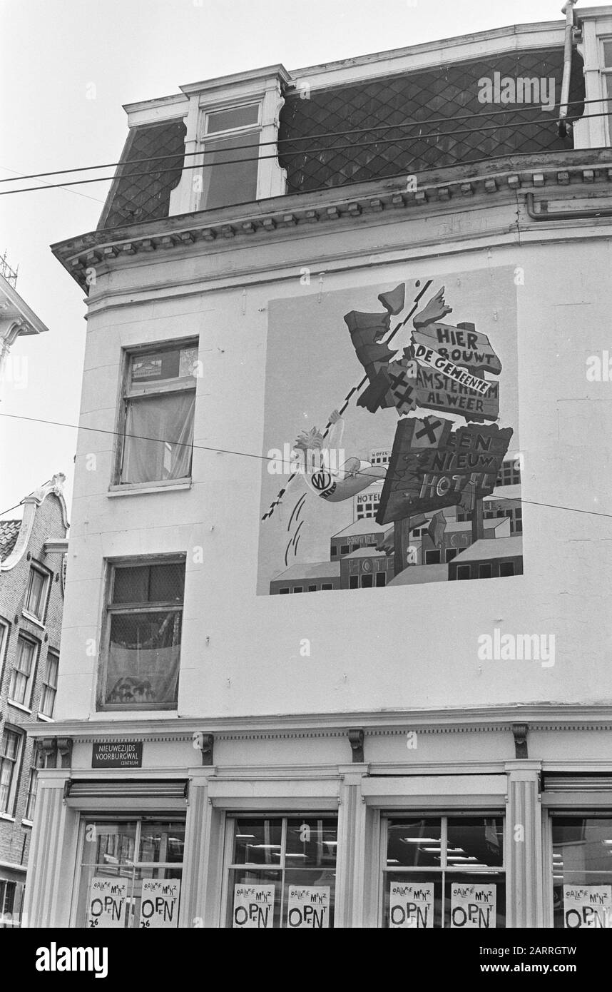 KrakComplex Wyers at the Nieuwezijds Voorburgwal in Amsterdam Painting on wand Data: 14 giugno 1983 luogo: Amsterdam, Noord-Holland Parole Chiave: Edifici, squatters, murales Nome dell'istituzione: Wijers Foto Stock
