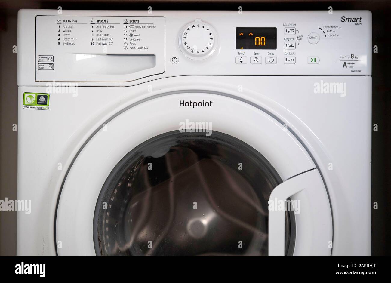 Una lavatrice Hotpoint che è su una lista di richiamo di apparecchi  incendiati. Si tratta di una delle numerose macchine che possono provocare  incendi a causa di un meccanismo di porta surriscaldato.