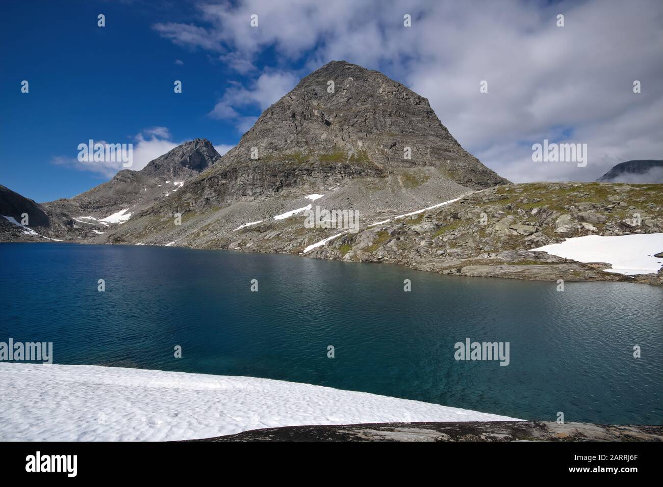 Lago di Bispepatnet 800 metri sopra Trollstigen Foto Stock