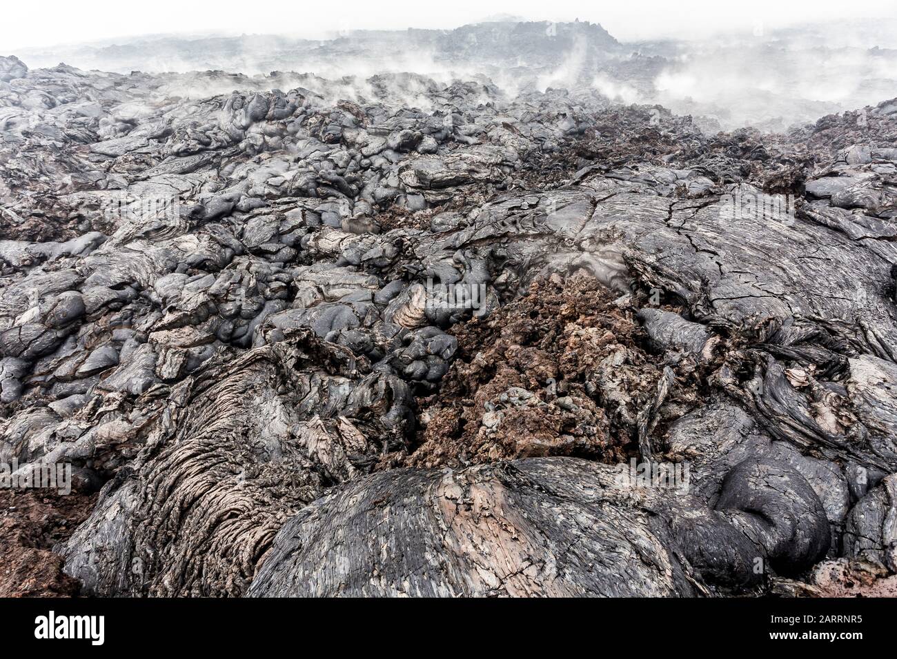 Eruzione del vulcano, vista ravvicinata della lava solidificata, paesaggio vulcanico, penisola di Kamchatka, Russia Foto Stock