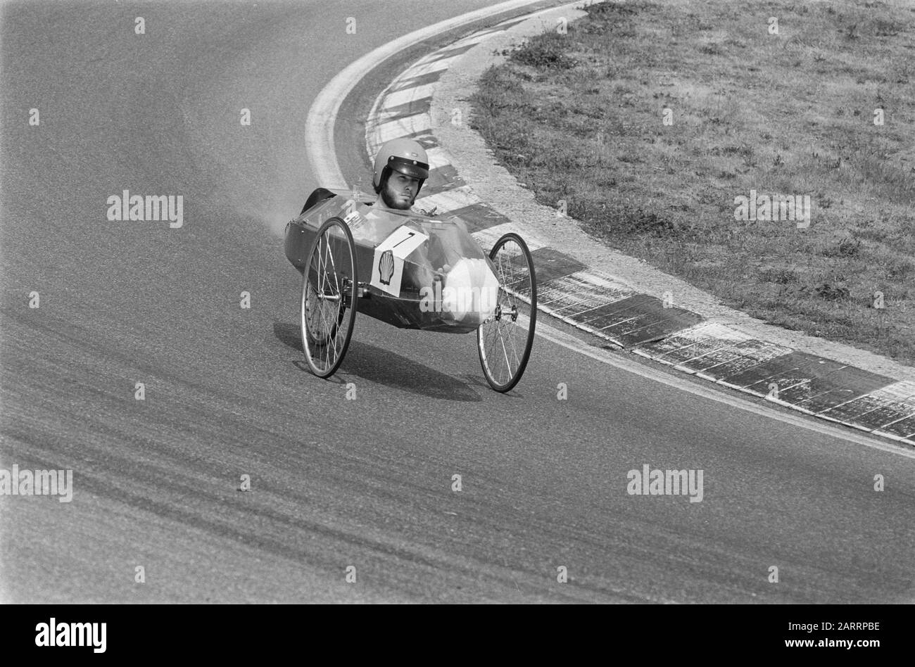 Maratona economia di Shell sul circuito di Zandvoort; nr. 18: Nr. 3: HTS Amsterdam, nr. 19: nr. 4: HTS Groningen, nr. 20: nr. 7: Hts Den Haag/Data: 14 Giugno 1980 Località: Noord-Holland, Zandvoort Parole Chiave: Circuiti Impostazioni Nome: Shell Foto Stock