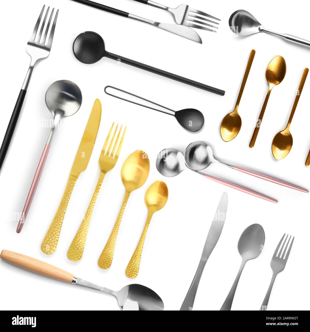 Set di posate diverse su sfondo bianco Foto Stock