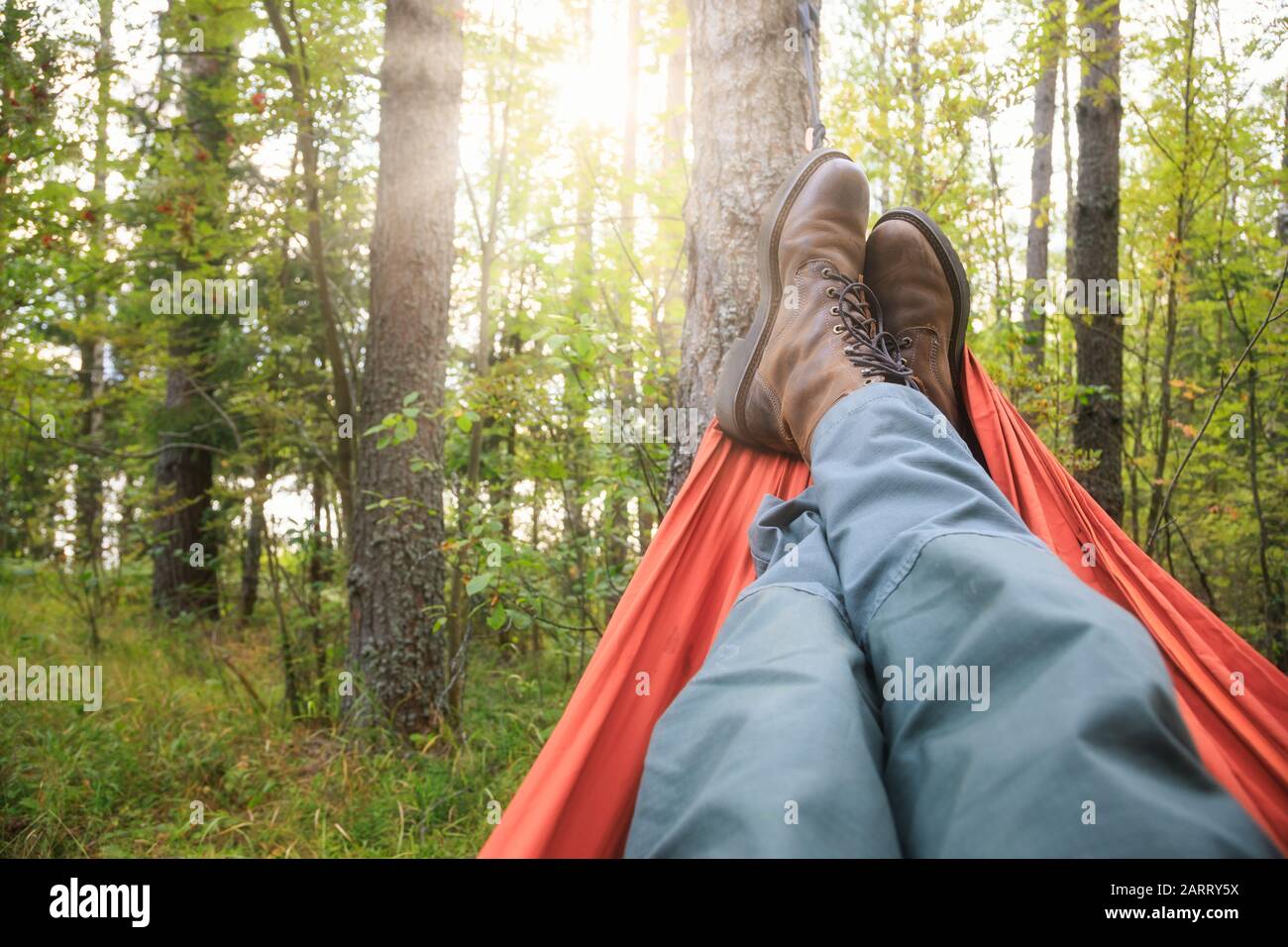 Pantaloni da trekking immagini e fotografie stock ad alta risoluzione -  Alamy