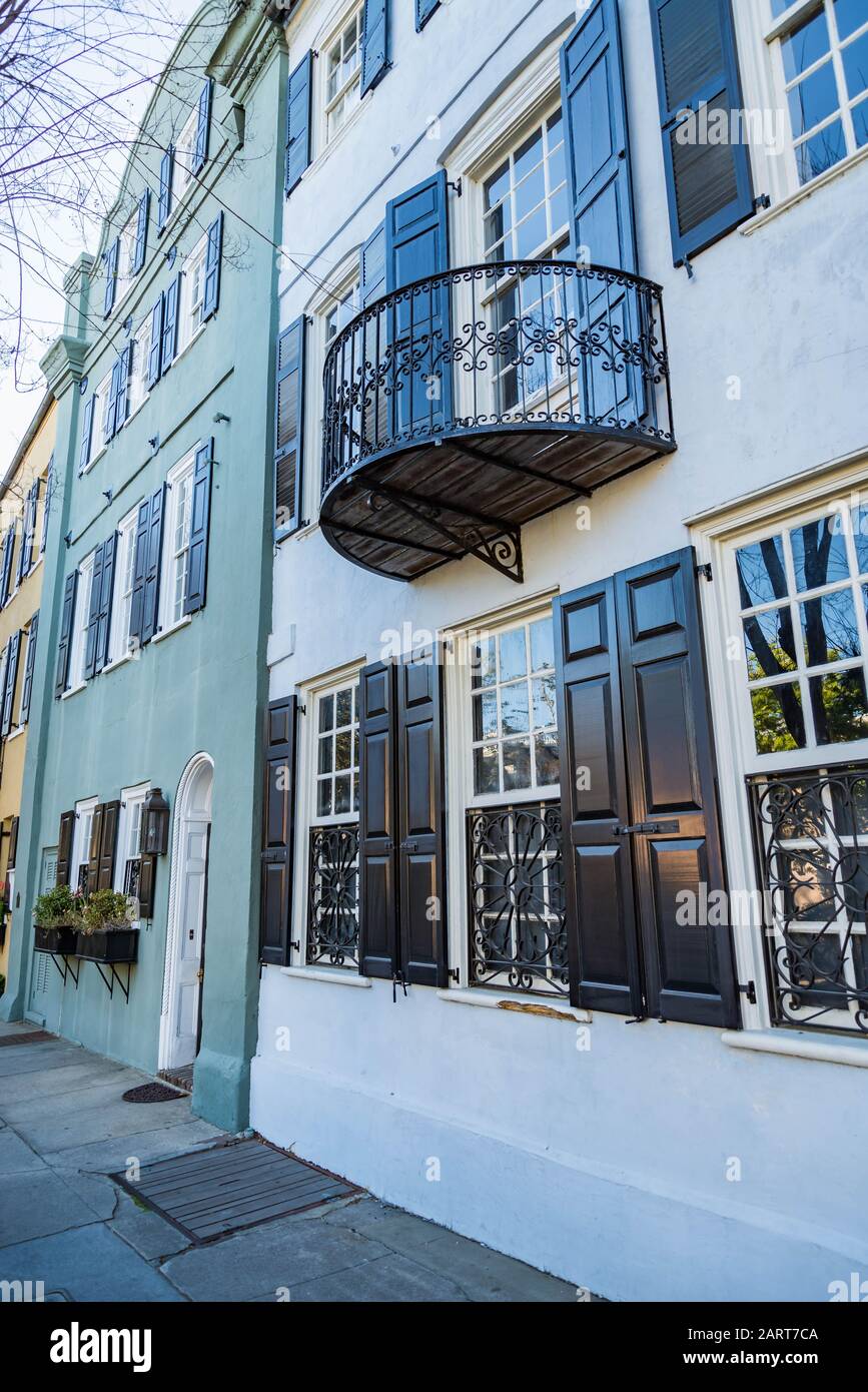 La facciata della fila arcobaleno di Charleston, Carolina del Sud Foto Stock