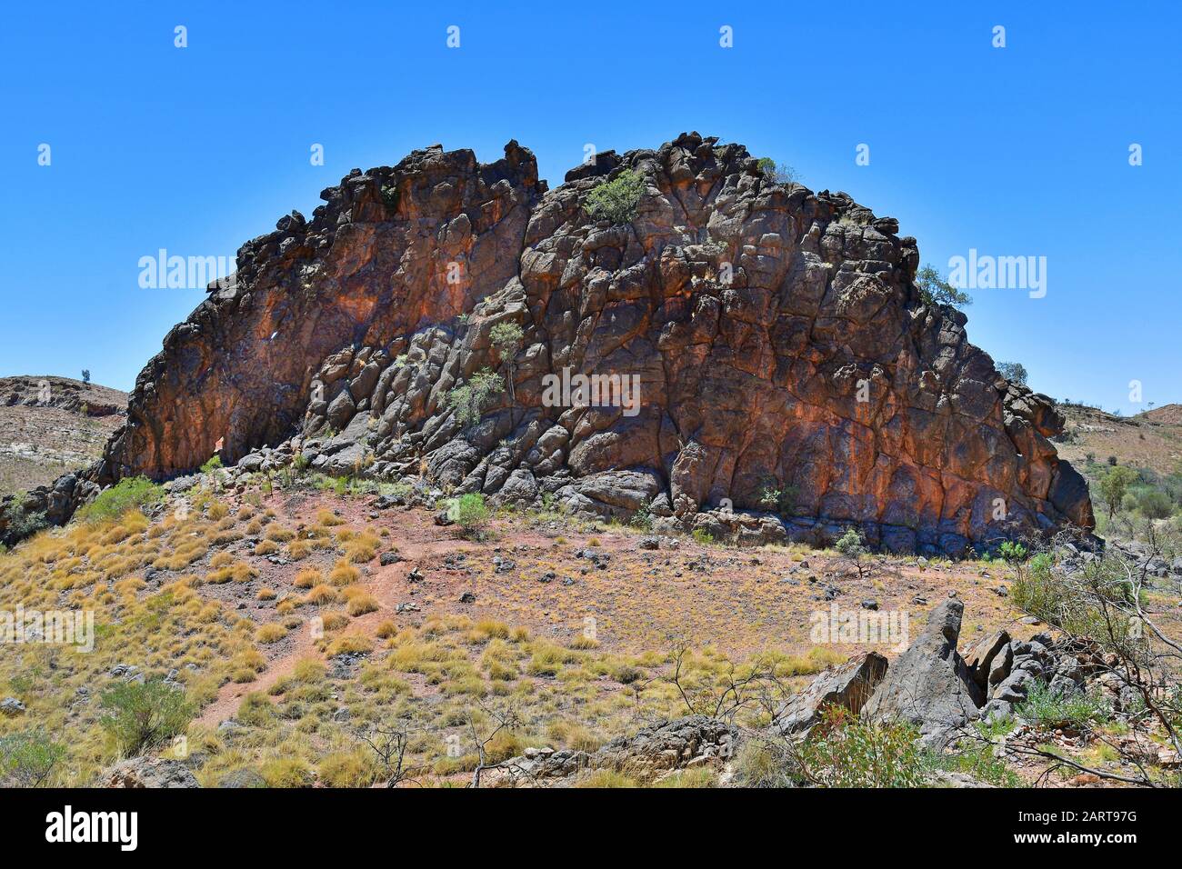Australia, NT, Corroboree Rock in Oriente McDonnell gamma parco nazionale, sito sacro per la cultura aborigena Foto Stock