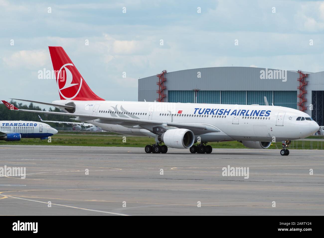 2 Luglio 2019, Mosca, Russia. Aereo Airbus A330-200 Turkish Airlines all'aeroporto di Vnukovo a Mosca. Foto Stock