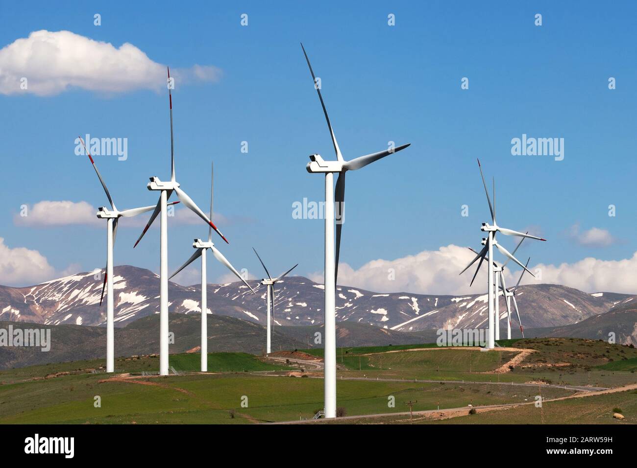 Azienda eolica in Turchia alle giornate di sole primaverili Foto Stock