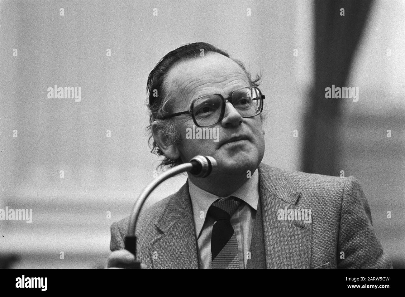 House dibattito sulla legge salariale Steef C. Weijers (CDA) alla parola Data: 21 marzo 1980 luogo: L'Aia, Zuid-Holland Parole Chiave: Politica salariale e dei prezzi, dibattiti parlamentari, politica, ritratti Nome personale: Weijers, Steef Institution nome: Cda, Casa Foto Stock