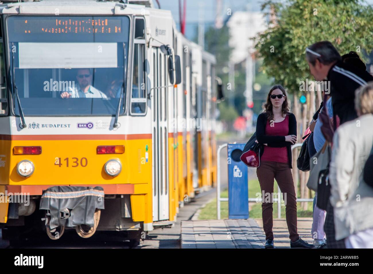 Budapest, Ungheria - Agosto 15th 2019: Persone in attesa dei trasporti pubblici Foto Stock