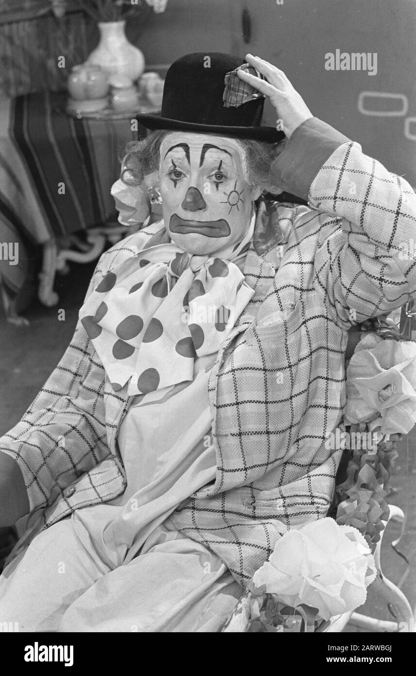 Per l'ultima volta Pipo de Clown (Cor Witschge) Annotazione: Ultima stagione 1961/1962 Data: 14 febbraio 1962 Parole Chiave: Attori, programmi di intrattenimento, clown, ritratti, programmi televisivi Nome personale: Witschge, Cor Foto Stock