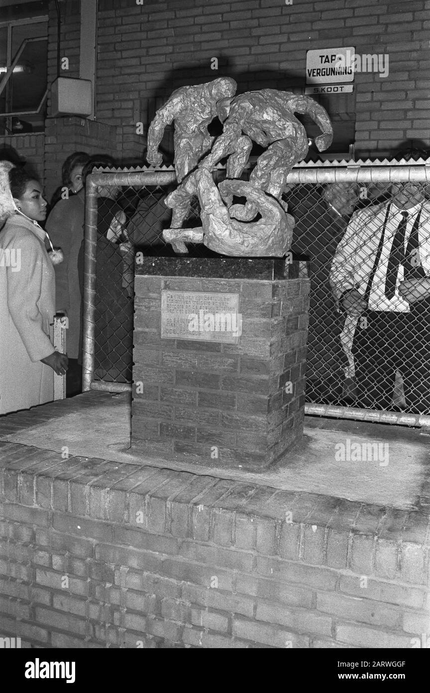 Supportersvereniging offre Ajax figurine, Ajax presidente di Praga svela figurine Data: 16 gennaio 1972 Parole Chiave: Immagini, rivelazioni Foto Stock