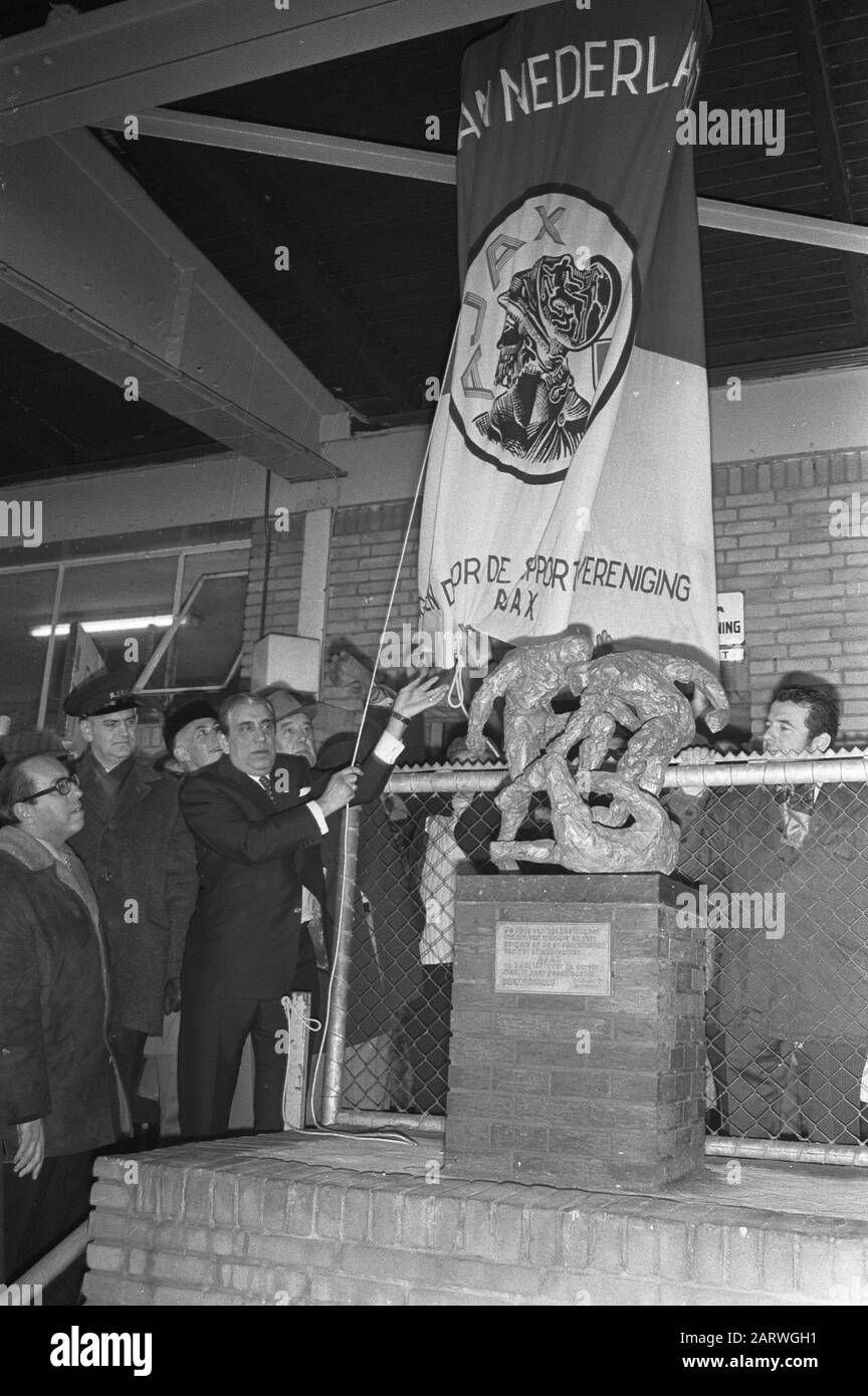 Supportersvereniging offre Ajax figurine, Ajax presidente di Praga svela figurine Data: 16 gennaio 1972 Parole Chiave: Immagini, rivelazioni Foto Stock