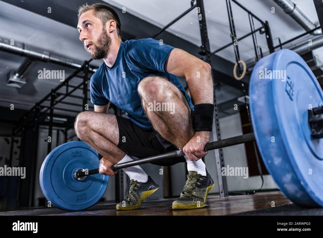 atleta in sollevamento pesi Foto Stock