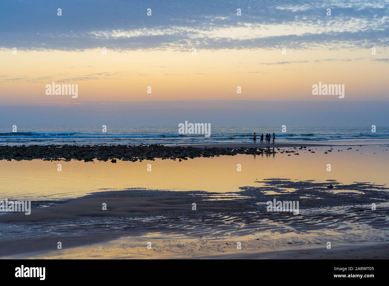 Ampio scatto di una bellissima spiaggia a zahora spagna Foto Stock