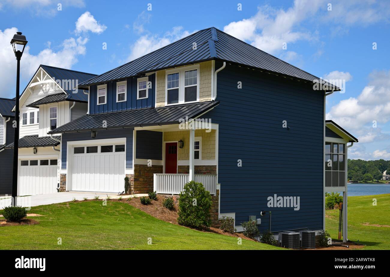 New Lake Front Craftsman Stile Townhouses In Vendita Foto Stock