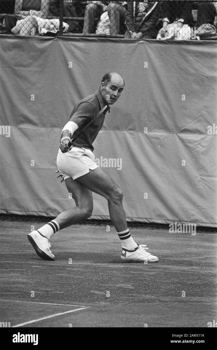 Tennistoernooi Milkhuisje, Hewitl in action (Against Thung) Data: 13 luglio 1976 Parole Chiave: Tennis Nome istituto: Milkhuisje,'t Foto Stock