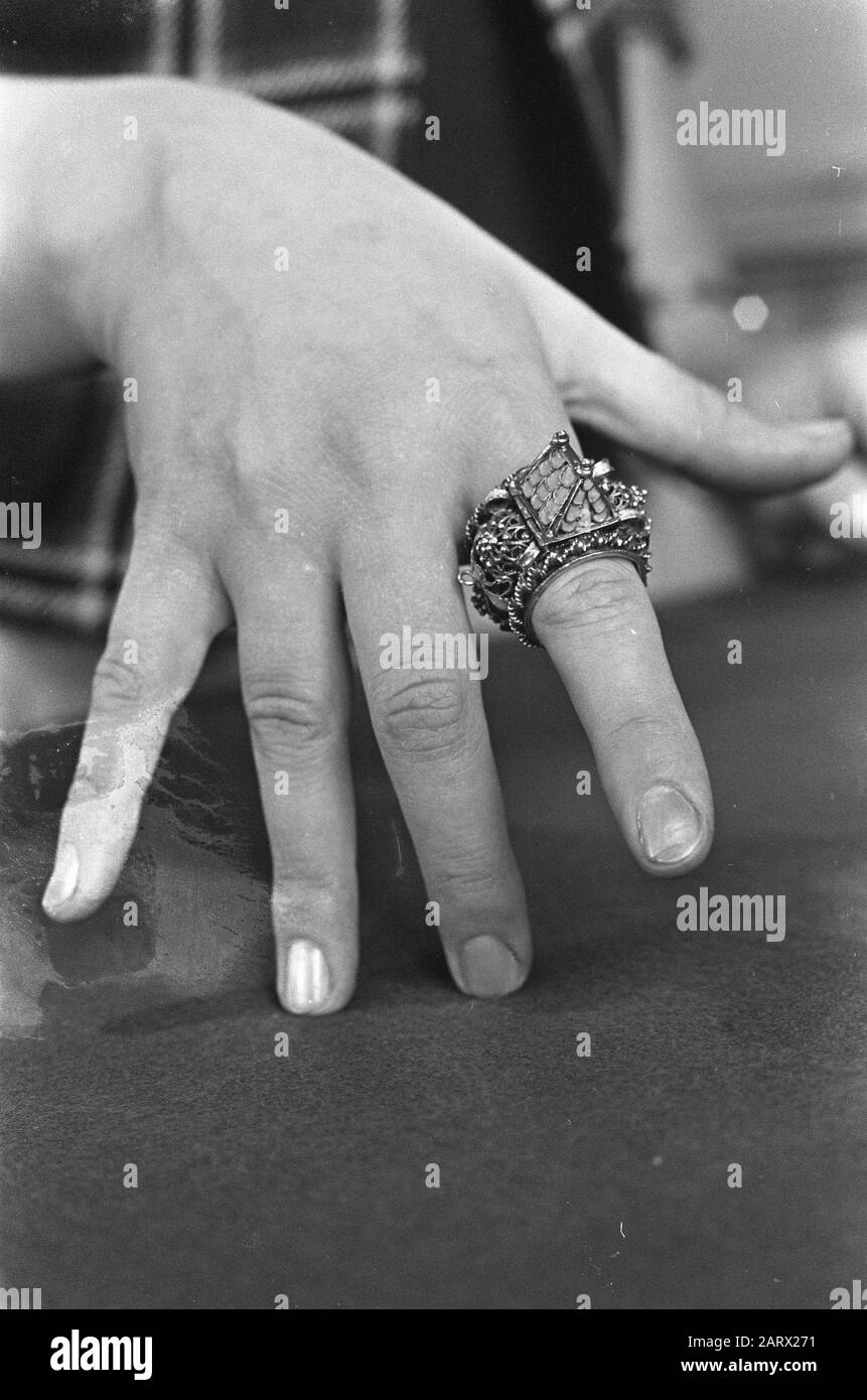 Mostra matrimonio ebraico, anello nuziale da circa 1 Data: 19 aprile 1966 Parole Chiave: Mostre Foto Stock