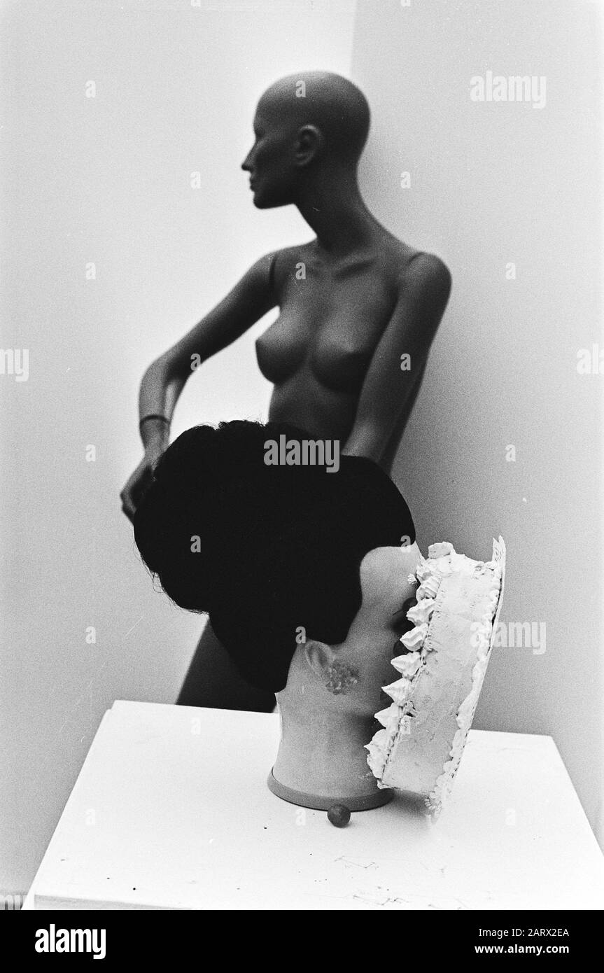 Mostra Moda Abbigliamento Moda in Stedelijk Museum; testa con parrucca di Dik Peeters Data: 16 gennaio 1980 Parole Chiave: Mostre Foto Stock