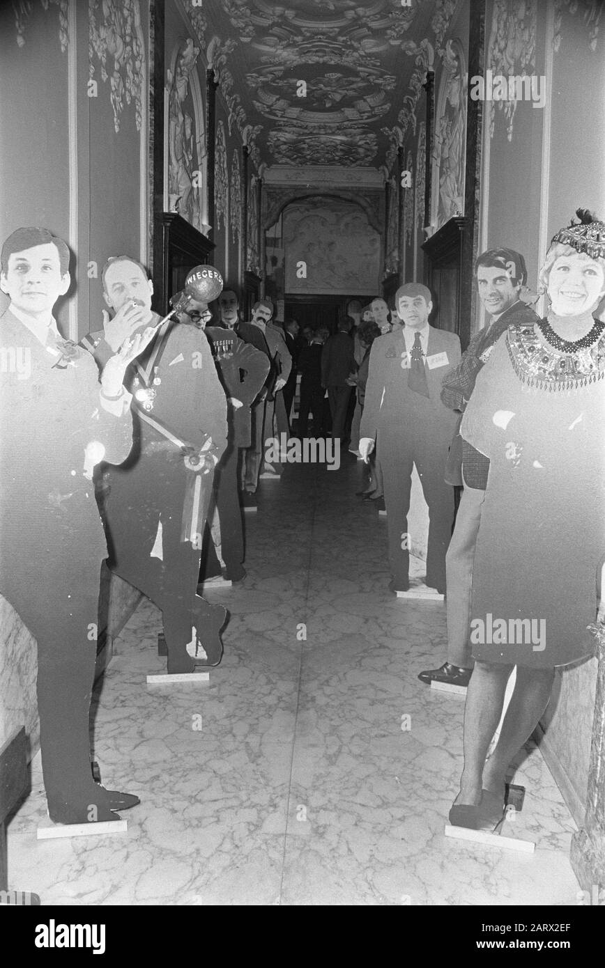 Mostra Visualizzazione gioco in teatro museo, bambole rappresentanti attori Data: 31 maggio 1967 Parole Chiave: Bambole, musei, mostre Foto Stock