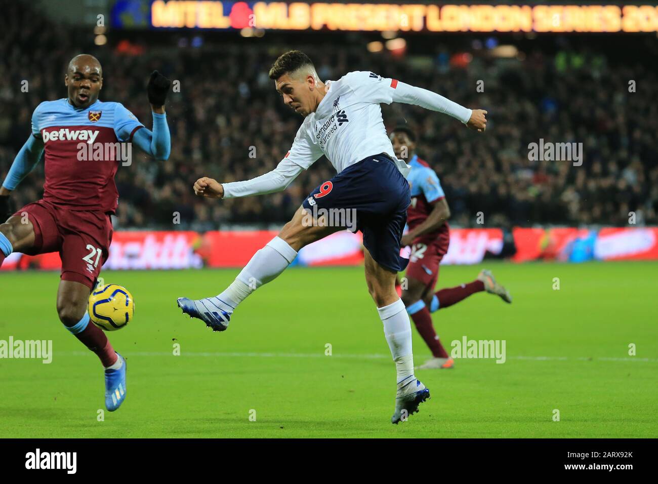 Londra, INGHILTERRA - GENNAIO 29TH Roberto Firmino di Liverpool durante la partita della Premier League tra West Ham United e Liverpool allo stadio di Londra, Stratford Mercoledì 29th Gennaio 2020. (Credit: Leila Coker | MI News) La Fotografia può essere utilizzata solo per scopi editoriali di giornali e/o riviste, licenza richiesta per uso commerciale Credit: Mi News & Sport /Alamy Live News Foto Stock