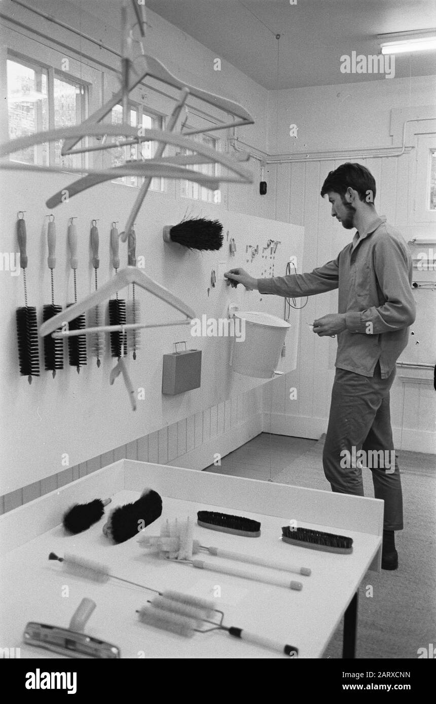 Spazio espositivo e commerciale Opera Selecta, Social Workspoccupazione Amsterdam. Panoramica singolo articolo Data: 13 giugno 1963 Parole Chiave: Panoramiche, workshop Foto Stock