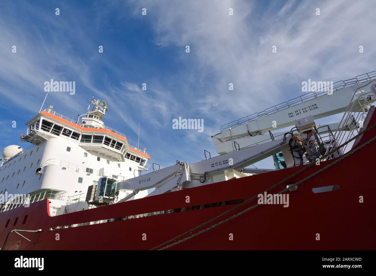 Ponte Delle Navi Di Ricerca E Gru A Ponte Foredeck Foto Stock